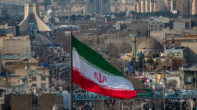 Iran’s Economic Crisis Deepens as Protests Spread Beyond Cities